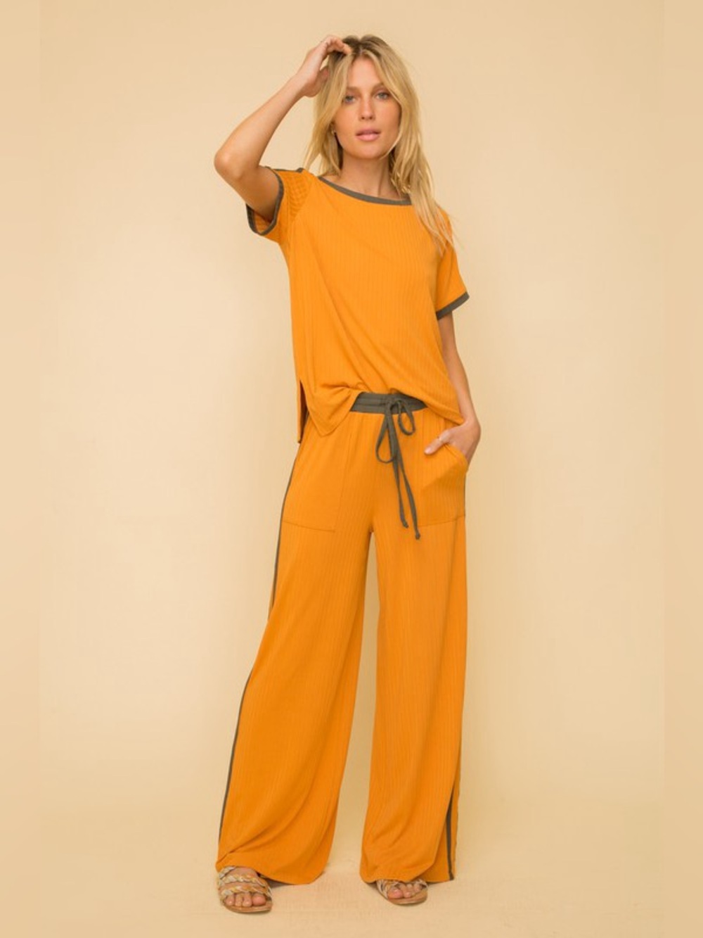 SOFT TOUCH CONTRAST DETAIL COOL TOUCH
RIBBED TOP+PANTS SOLD AS SET
